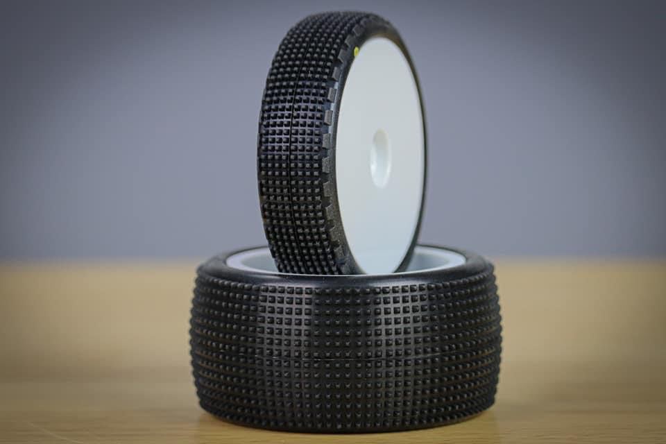 RAW SPEED Fast Forward - 2.2" Rear Buggy Carpet Tire (No Inserts) (1 pr)