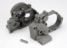Load image into Gallery viewer, Magnum 272 Gray Gearbox Halves (L&amp;R)